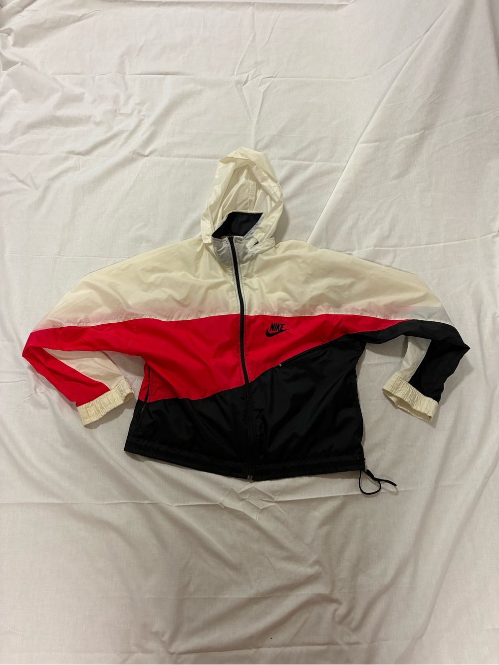 Nike Men’s Vintage 90s Hooded Colorblock Windbreaker – Cream, Red & Black